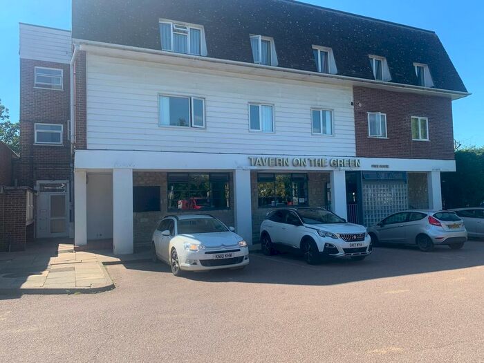 2 Bedroom Flat To Rent In Peterhouse Parade, Crawley, RH10