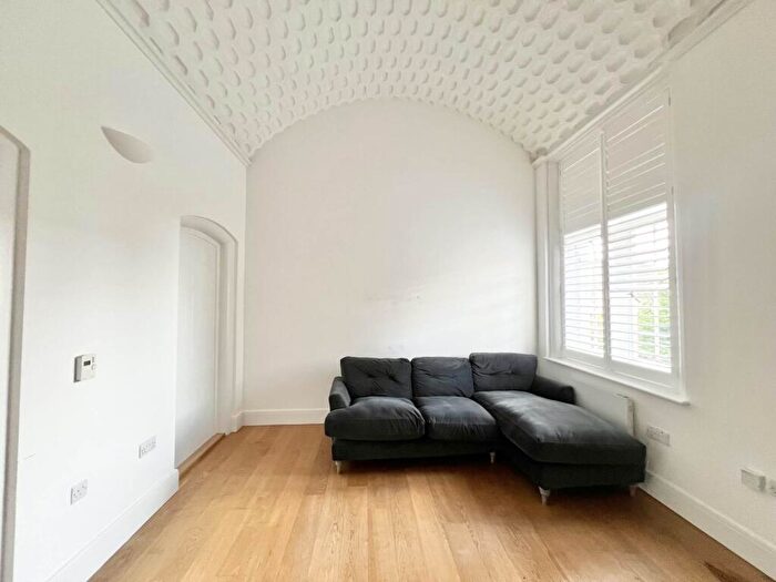 1 Bedroom Apartment For Sale In Tudor Court, The Galleries, Brentwood, CM14