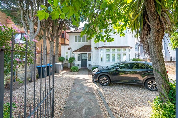 3 Bedroom Flat For Sale In Chatsworth Road, Mapesbury Estate, London, NW2