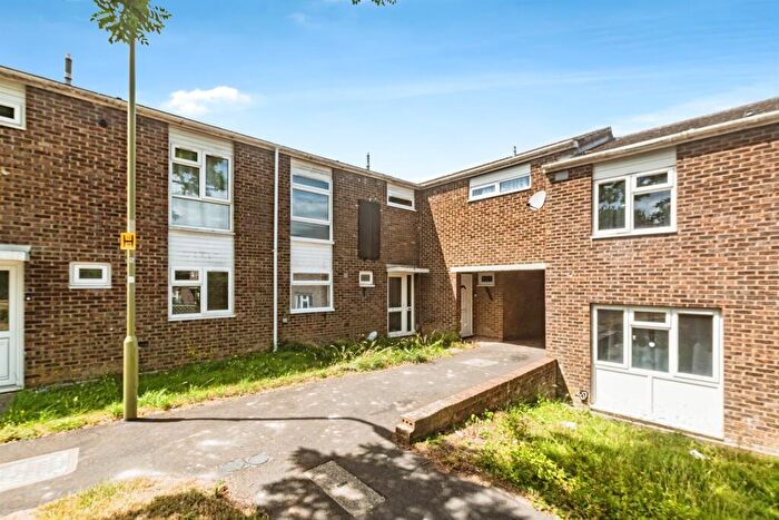 3 Bedroom Terraced House For Sale In Quilter Road, Basingstoke, RG22