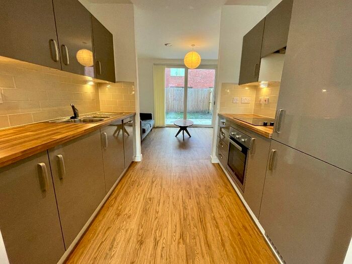 3 Bedroom Mews To Rent In Leaf Street, Manchester, M15