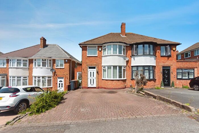 3 Bedroom Semi Detached House For Sale In Eden Road, Solihull, West Midlands, B92