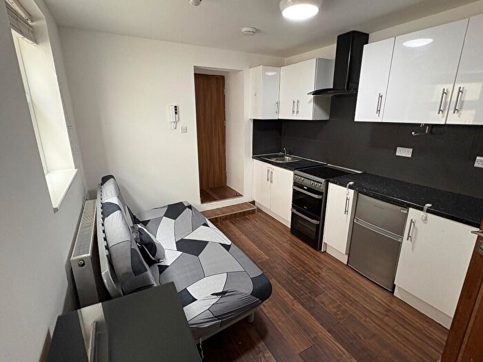 Studio To Rent In Chalvey Road East, Slough, Berkshire, SL1