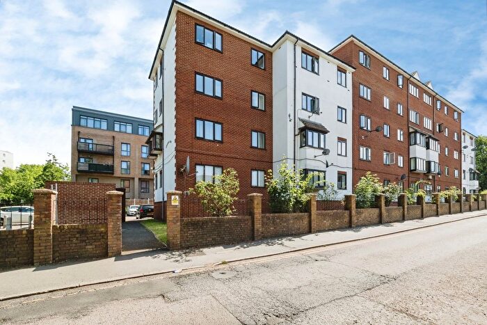 1 Bedroom Flat For Sale In Harts Lane, Barking, IG11