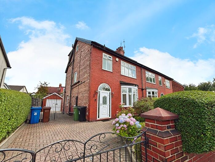 4 Bedroom Semi-detached House To Rent In Buckingham Road, Stockport, Greater Manchester, SK4
