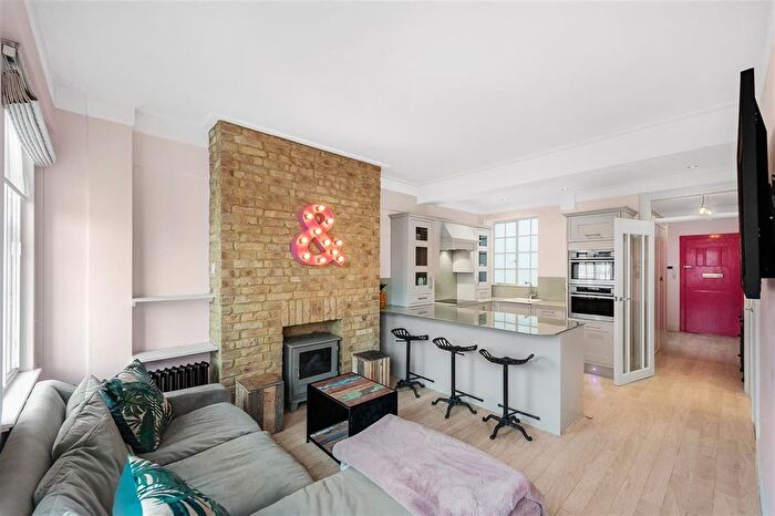 1 Bedroom Flat To Rent In Kings Court North, Kings Road, London, SW3