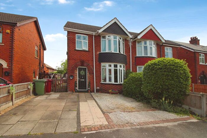 3 Bedroom Semi-Detached House For Sale In Albourne Avenue, Scunthorpe, DN15