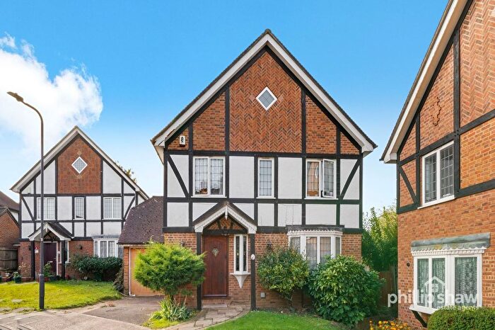 5 Bedroom Detached House For Sale In Mountington Park Close, Harrow, HA3