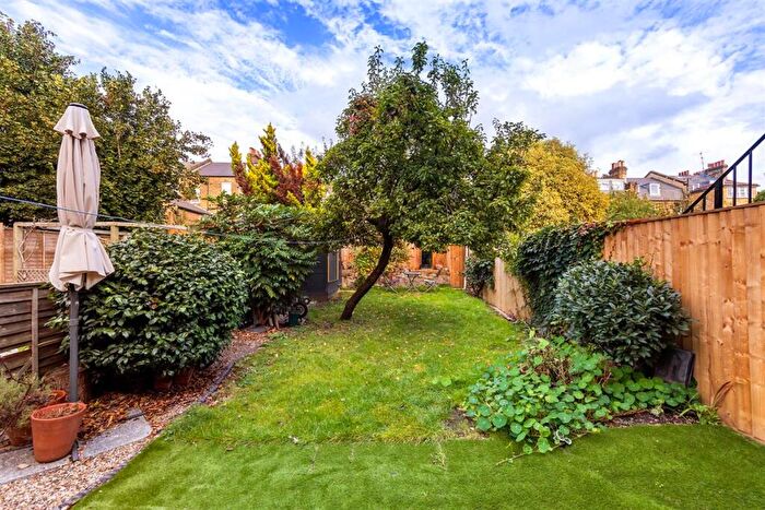 1 Bedroom Flat For Sale In Endlesham Road, SW12
