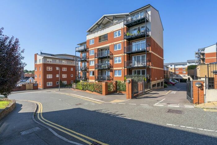 2 Bedroom Flat To Rent In Penn Place, Northway, Rickmansworth, WD3