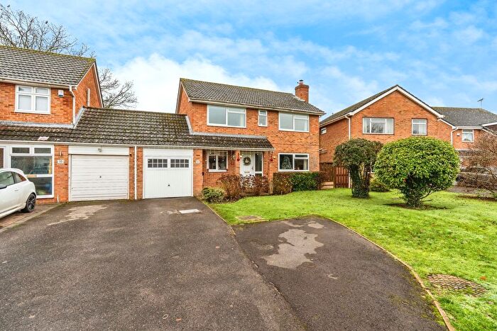4 Bedroom Link Detached House For Sale In Kingfisher Way, Southampton, Hampshire, SO40