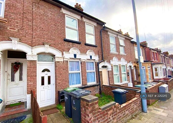 3 Bedroom Terraced House To Rent In Ridgway Road, Luton, LU2