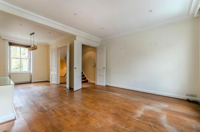 3 Bedroom Maisonette To Rent In Ifield Road, Chelsea, London, SW10