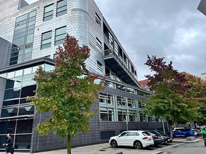 2 Bedroom Duplex To Rent In Connect House, Manchester City Centre, M4