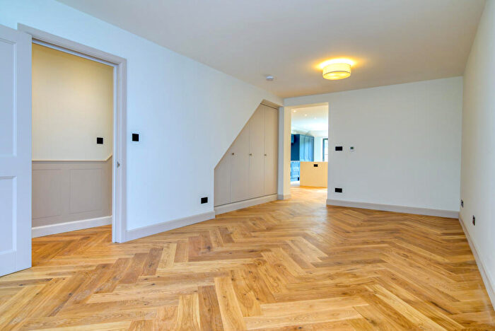 4 Bedroom Detached House For Sale In Northfield Road, Windsor, SL4
