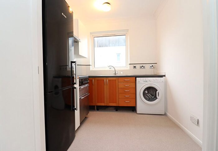1 Bedroom Flat To Rent In Twickenham Road, Teddington, TW11