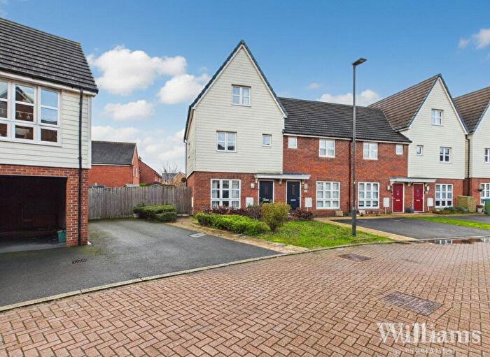 3 Bedroom Terraced House For Sale In Farleigh Drive, Aylesbury, HP18