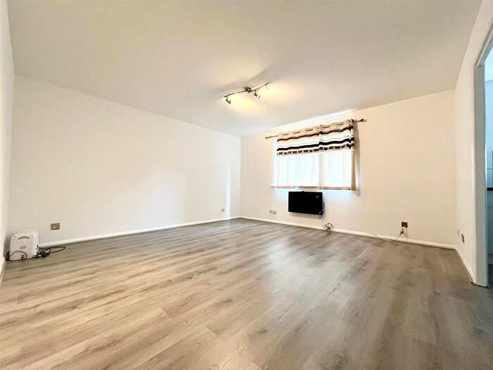 1 Bedroom Flat To Rent In Berdan Court, George Lovell Drive, Enfield, EN3