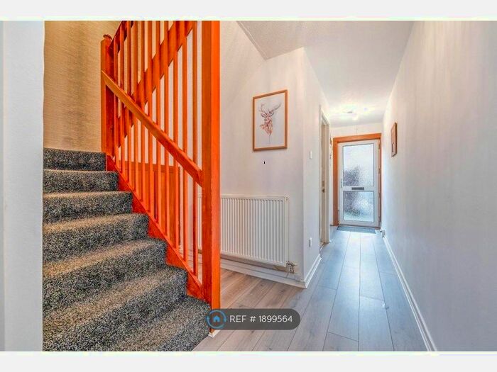 2 Bedroom Maisonette To Rent In Braid Square, Glasgow, G4