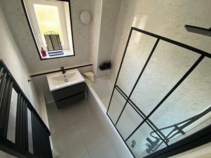 2 Bedroom Flat To Rent In Donald Hall Road, BN2