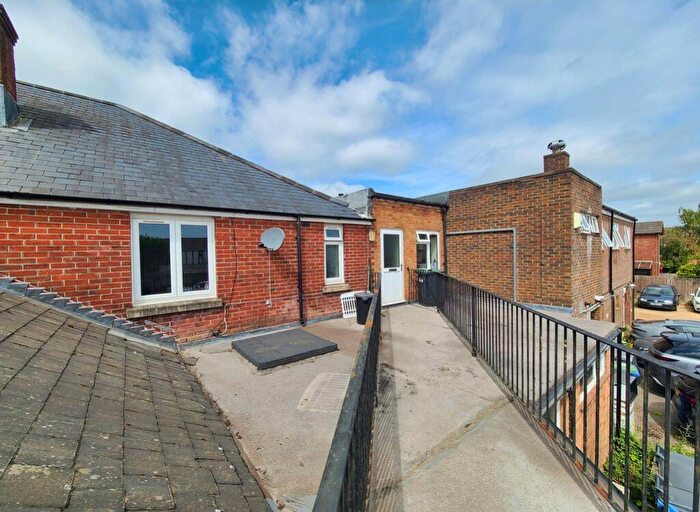 3 Bedroom Flat For Sale In Testwood Lane, Totton, SO40