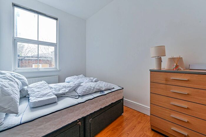 2 Bedroom Flat To Rent In Blackstock Road, Finsbury Park, London, N4