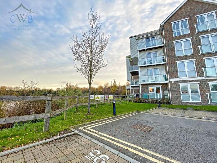 1 Bedroom Apartment For Sale In Willow Close, Lake View Court, ME6