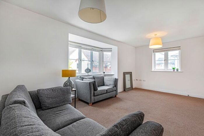 2 Bedroom Flat To Rent In Thames View, Abingdon, OX14