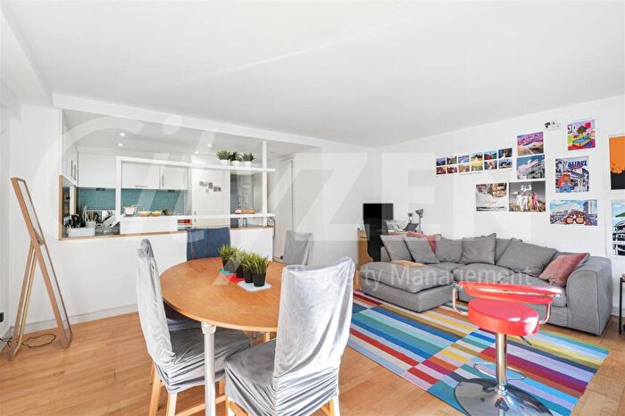 2 Bedroom Flat To Rent In The Chronos Building, Mile End Road, E1