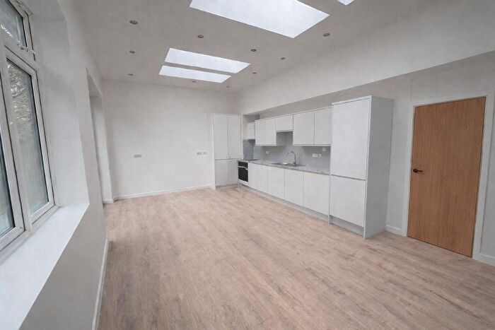 3 Bedroom Flat To Rent In Selborne Road, Croydon, CR0