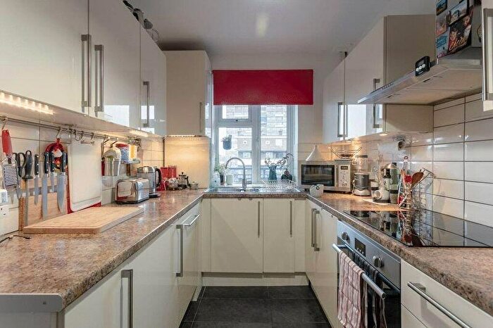 3 Bedroom Flat To Rent In Brunswick House, Thurtle Street, Shoreditch, ., E2
