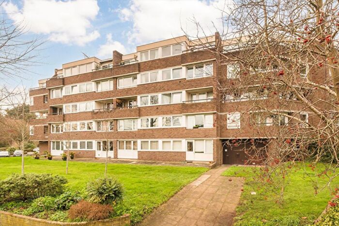 1 Bedroom Flat To Rent In Augustus Close, Brentford, TW8