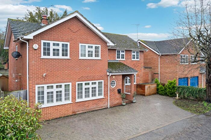 4 Bedroom Detached House For Sale In Manor Farm Way, Seer Green, HP9