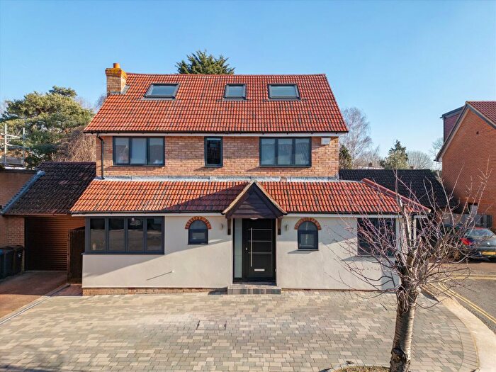 4 Bedroom Detached House For Sale In Hazelbury Close, Wimbledon, SW19
