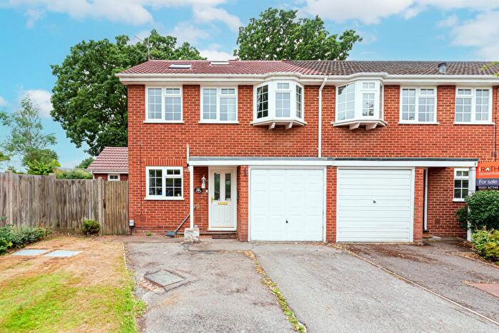 4 Bedroom End Of Terrace House To Rent In Maple Close, Winnersh, RG41