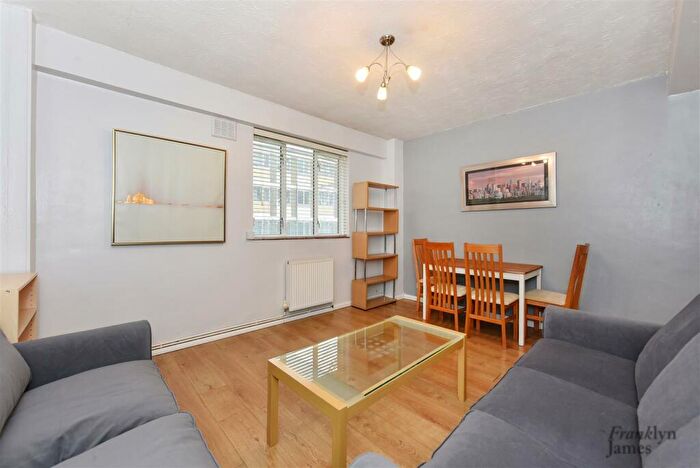 3 Bedroom Apartment To Rent In Ansell House, Mile End Road, London, E1