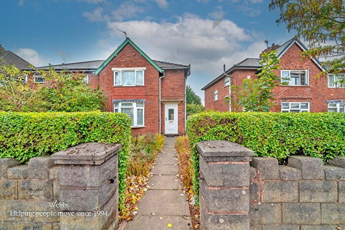 3 Bedroom Semi-detached House For Sale In Nursery Road, Walsall, WS3