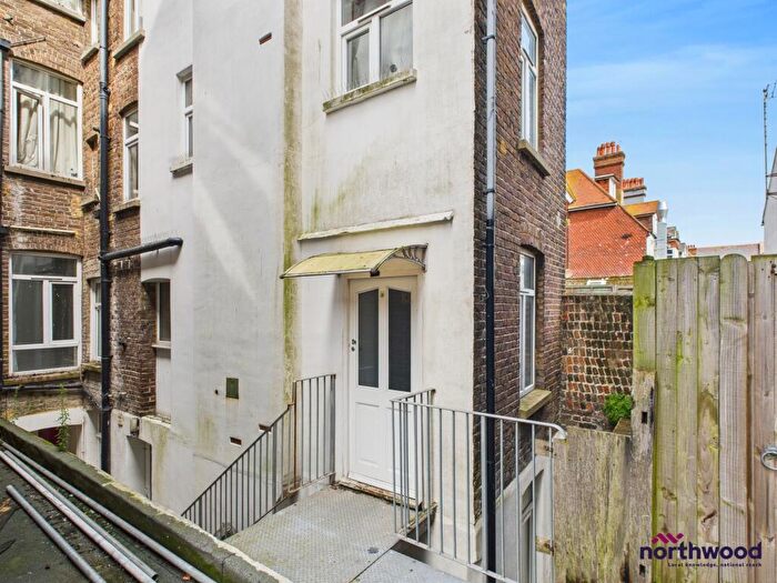 1 Bedroom Flat To Rent In Grove Road, Little Chelsea, Eastbourne, BN21