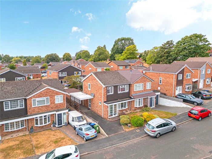 3 Bedroom Semi Detached House For Sale In Knoll Drive, Warwick, Warwickshire, CV34