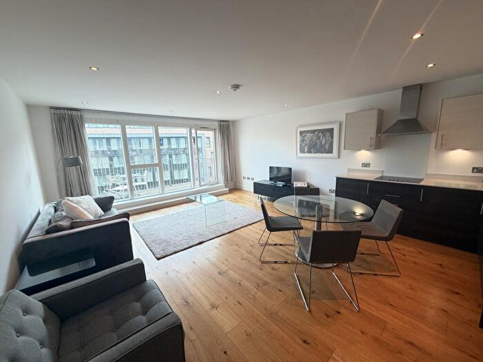 2 Bedroom Flat To Rent In / Brandfield Street. Edinburgh, EH8