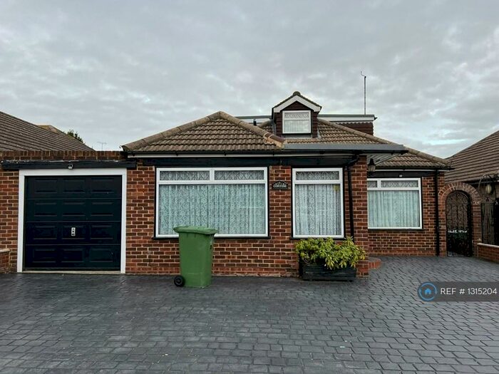 3 Bedroom Detached House To Rent In Christchurch Avenue, Erith, DA8