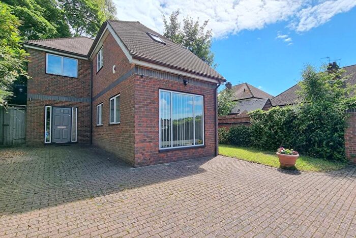 1 Bedroom Apartment To Rent In Bedroom Ground Floor Apartment In Caterham Valley, CR3