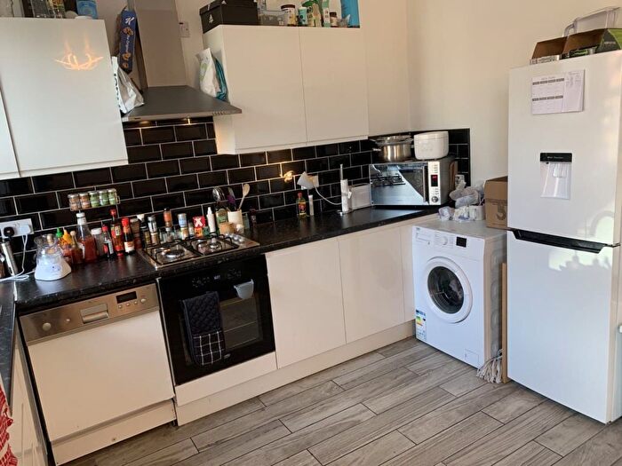 2 Bedroom Flat To Rent In Kelso Road, Leeds, LS2