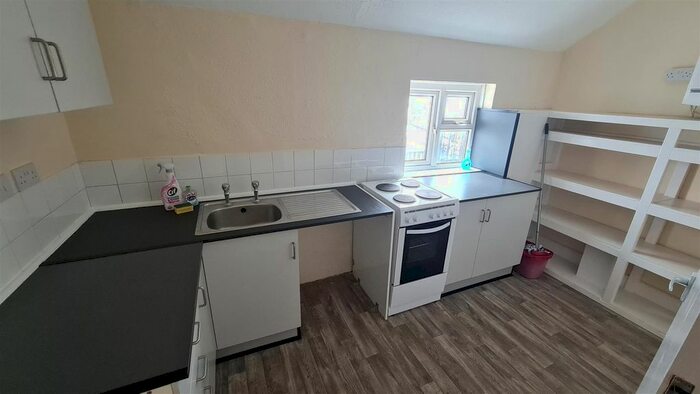 2 Bedroom Flat To Rent In City Road, Roath, Cardiff, CF24