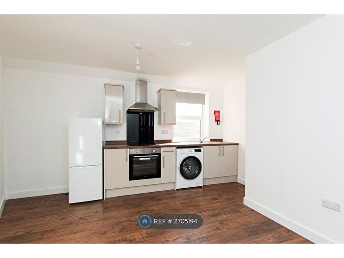 1 Bedroom Flat To Rent In Rifle Street, Nottingham, NG7