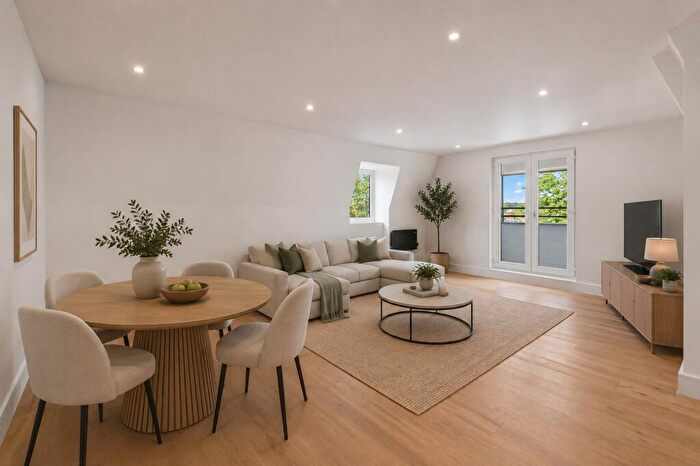 2 Bedroom Flat For Sale In Crown Gate, Church Road, KT10