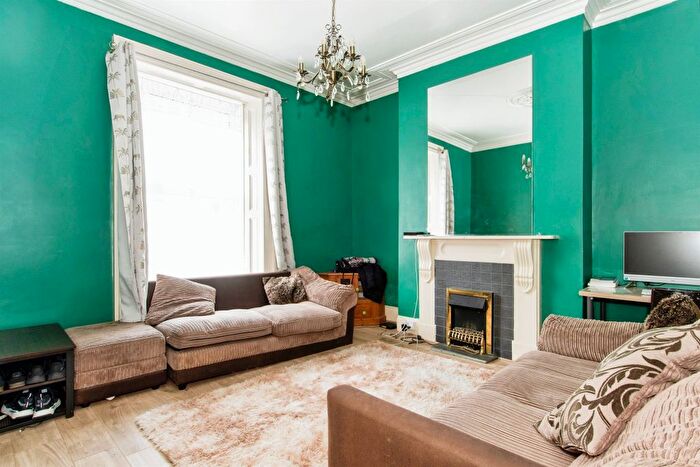 2 Bedroom Flat For Sale In Clifton Street, Plymouth, PL4