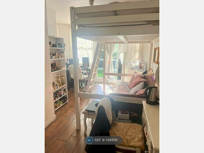 Studio To Rent In Pemberton Road, London, N4