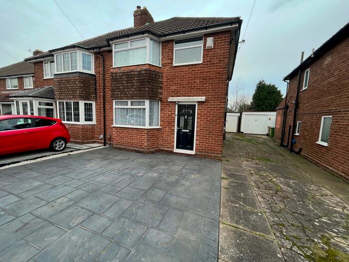 3 Bedroom Property To Rent In Clausen Close, Birmingham, B43