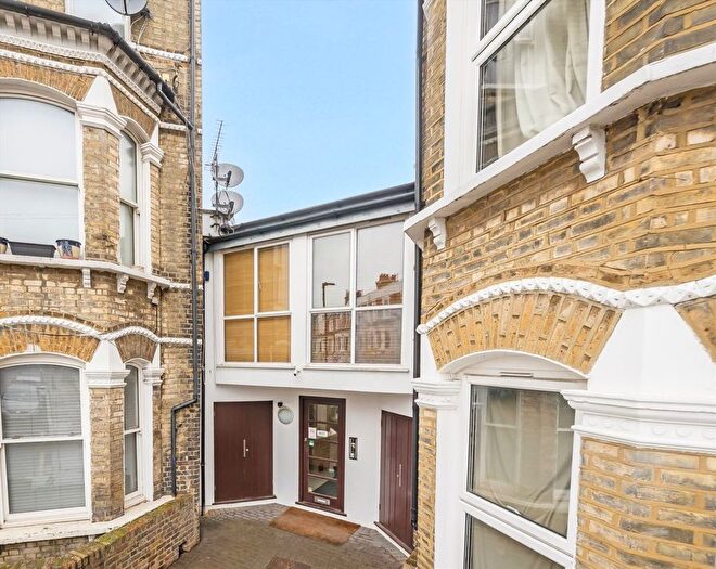2 Bedroom Flat For Sale In Tregothnan Road, Brixton, SW9